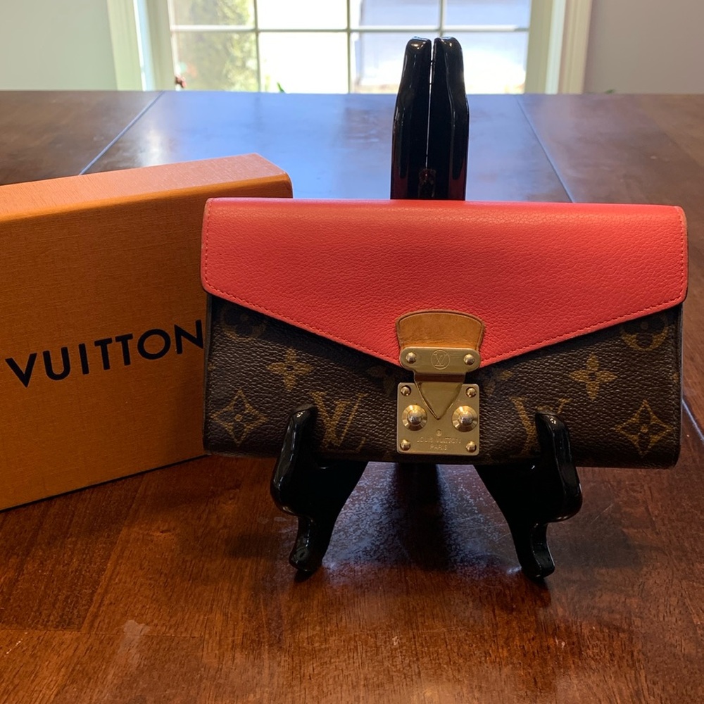 🩷🤎Luxurious Authentic Louis Vuitton Pallas Wallet in Pink and Brown🩷🤎